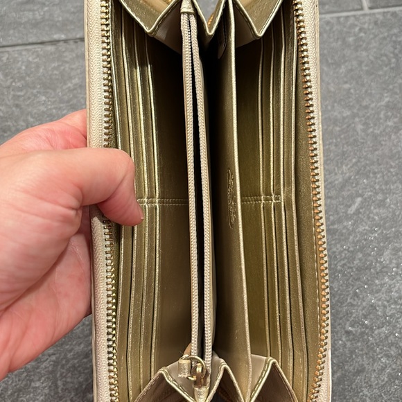 Vintage Coach Gold and Pink Flower Wallet - Picture 5 of 6